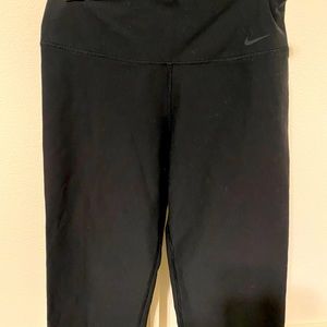 Nike Pro Dri-Fit Cropped Leggings in Black in Medium